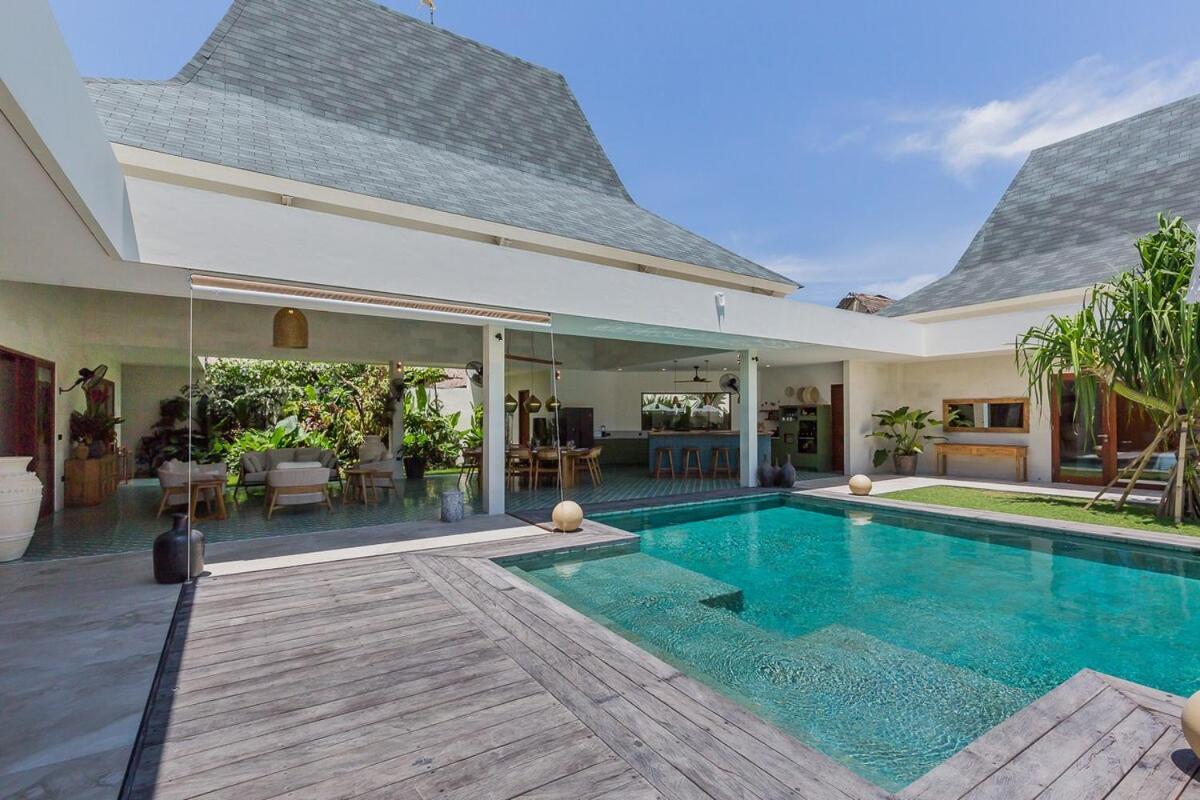 Villa Jinjah Soul Luxury 5br Villa,18m Pool & Garden *