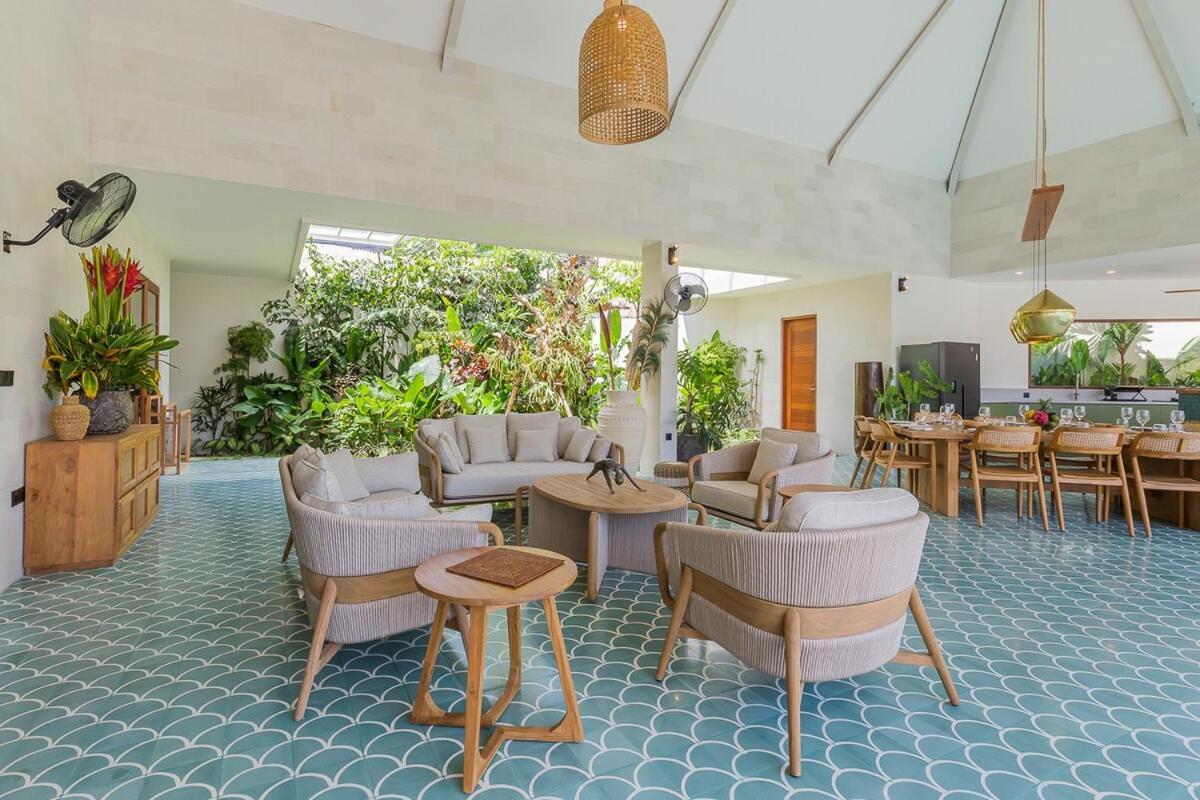 Villa Jinjah Soul Luxury 5br Villa,18m Pool & Garden *